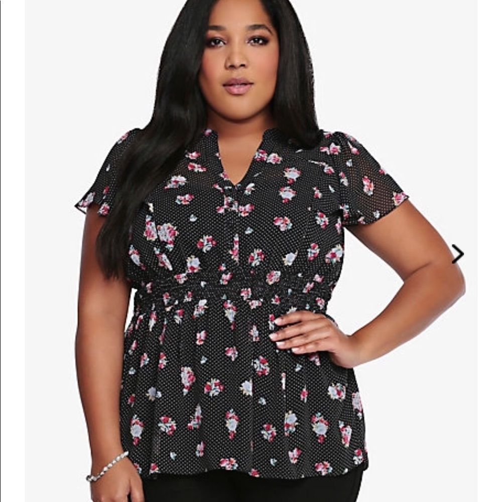 Torrid 4 button blouse size 0